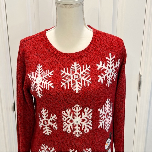 Karen Scott Christmas Snowman Snowflakes Red Sequins Sweater Long Sleeve PM - Picture 2 of 12